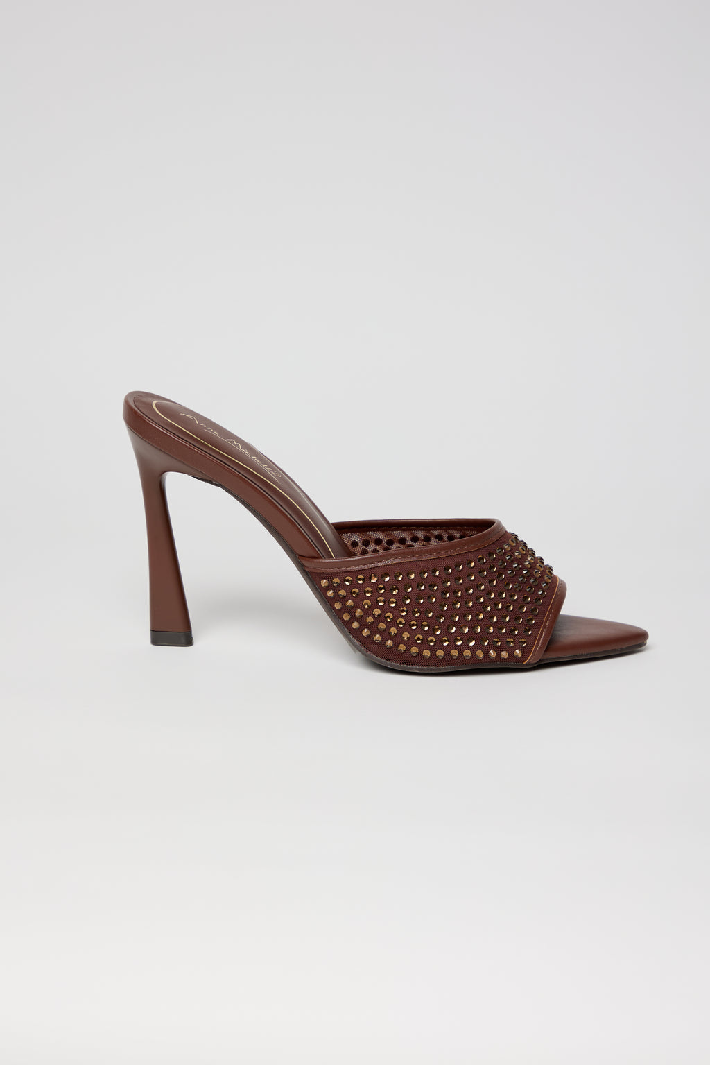 GOLDEN TOUCH – Mule Tacón Alto con Detalles Dorados