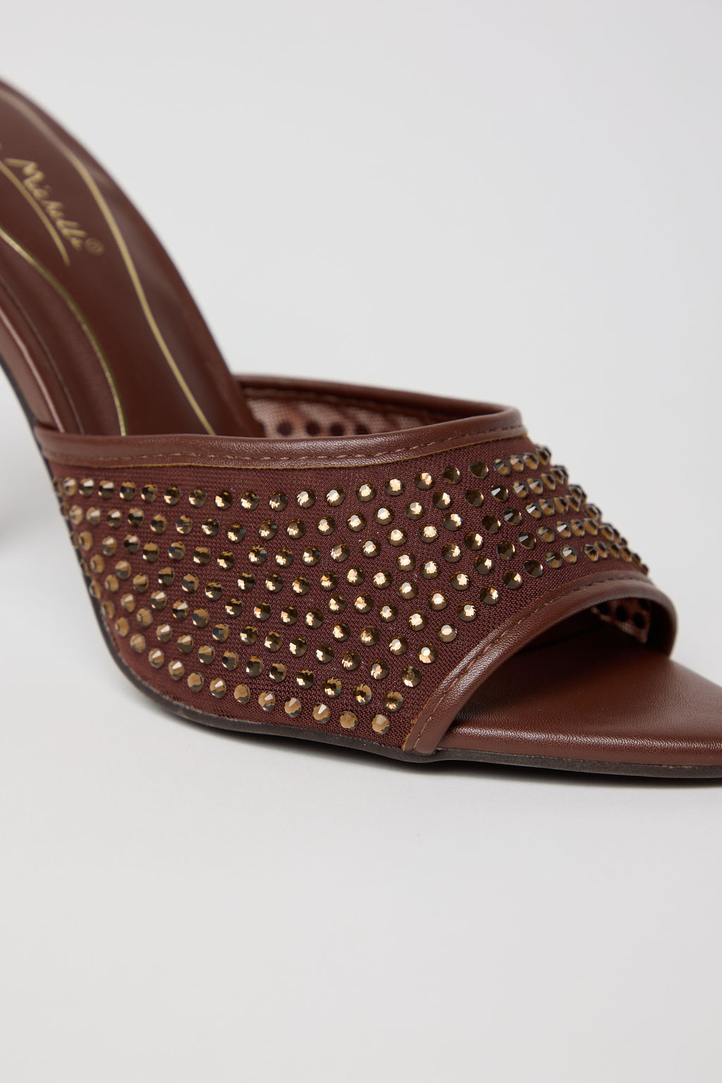 GOLDEN TOUCH – Mule Tacón Alto con Detalles Dorados