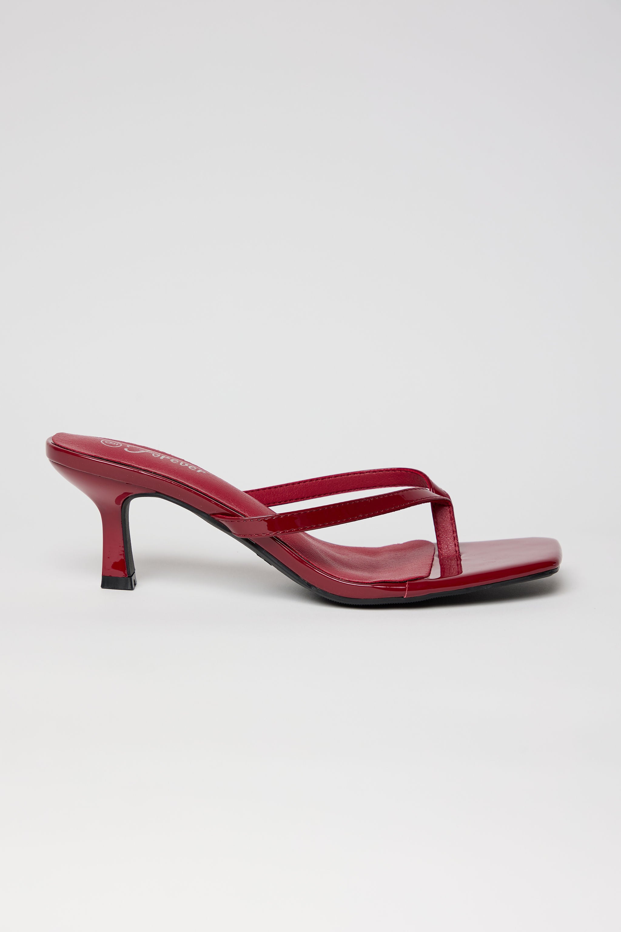 SCARLET MUSE – Sandalia Mule Tacón Bajo en Rojo Charol