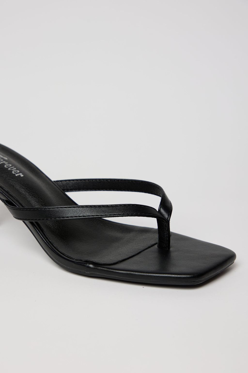 NOIR ESSENCE – Sandalia Mule Tacón Bajo en Negro
