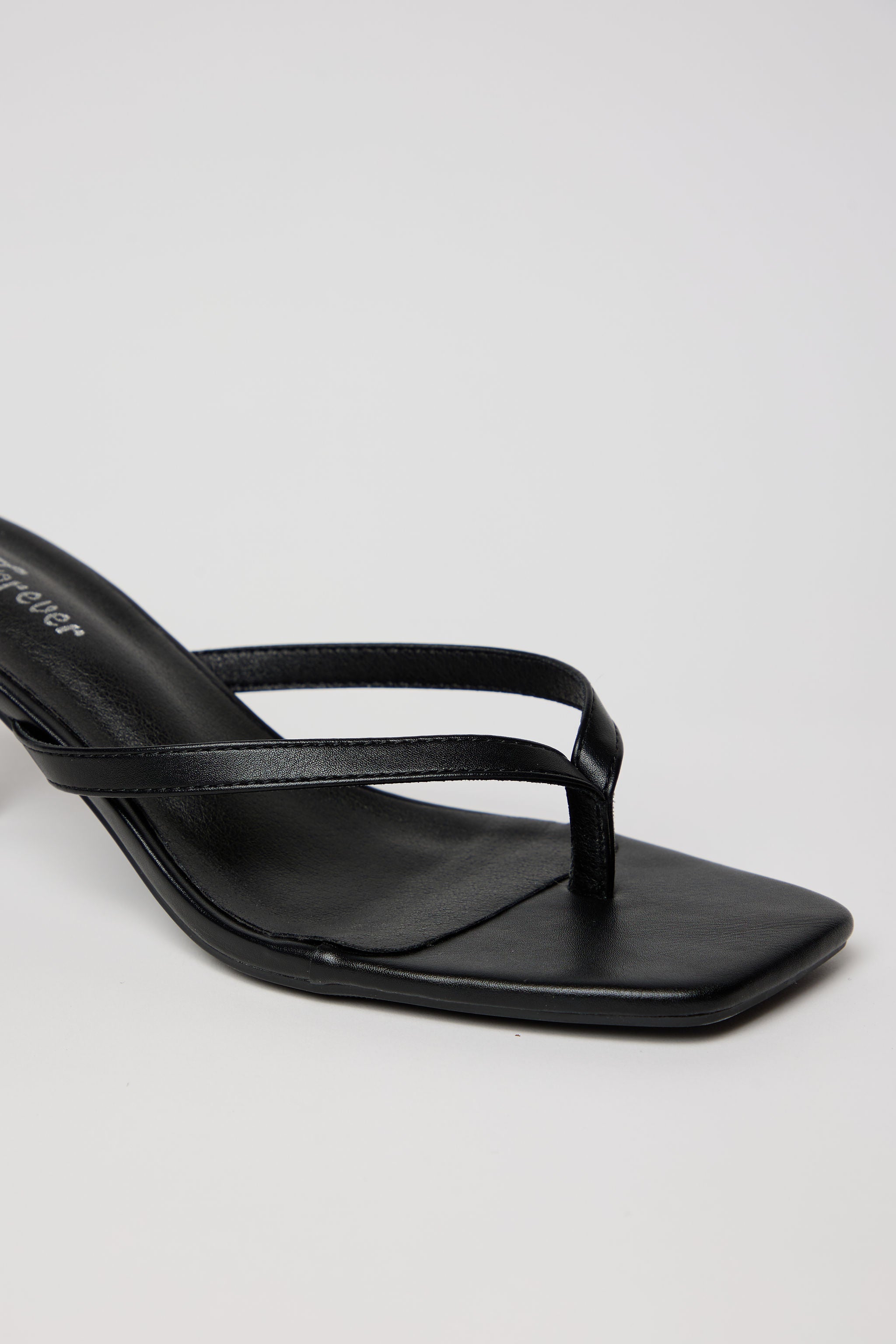 NOIR ESSENCE – Sandalia Mule Tacón Bajo en Negro