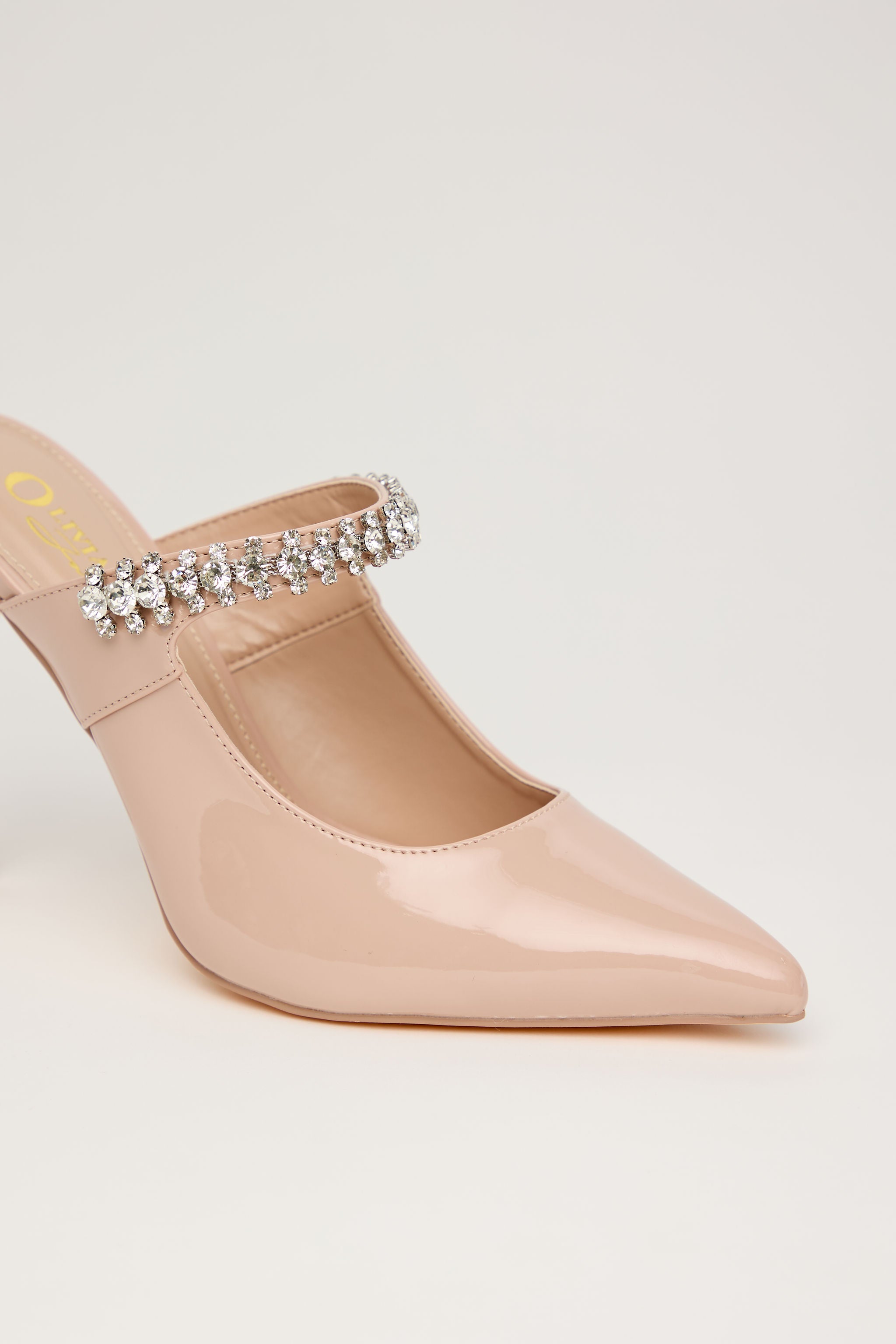 NUDE GLAM – Mule Tacón Alto con Pedrería en Nude Charol