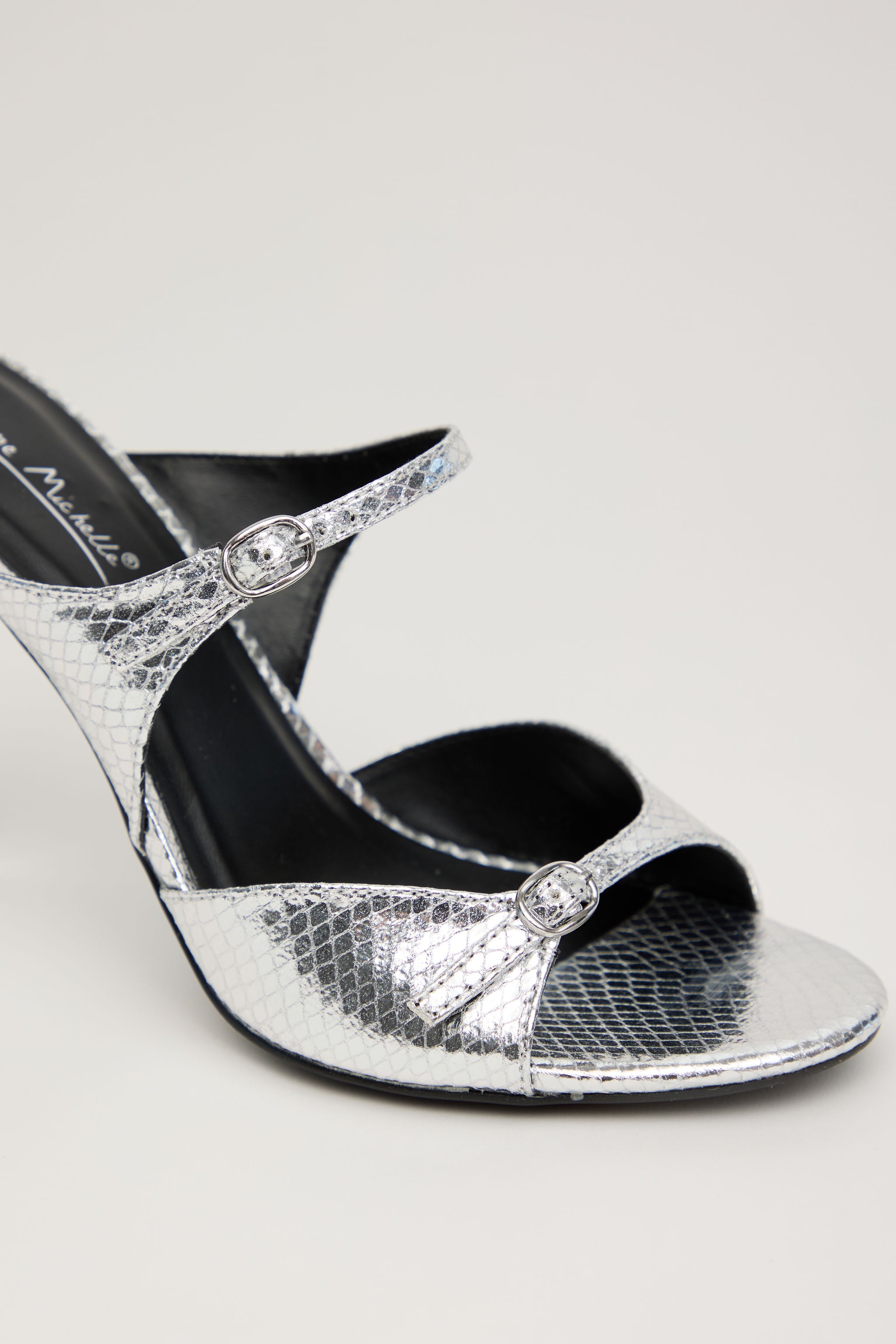 SILVER VENOM – Sandalia Tacón Alto en Plateado Texturizado