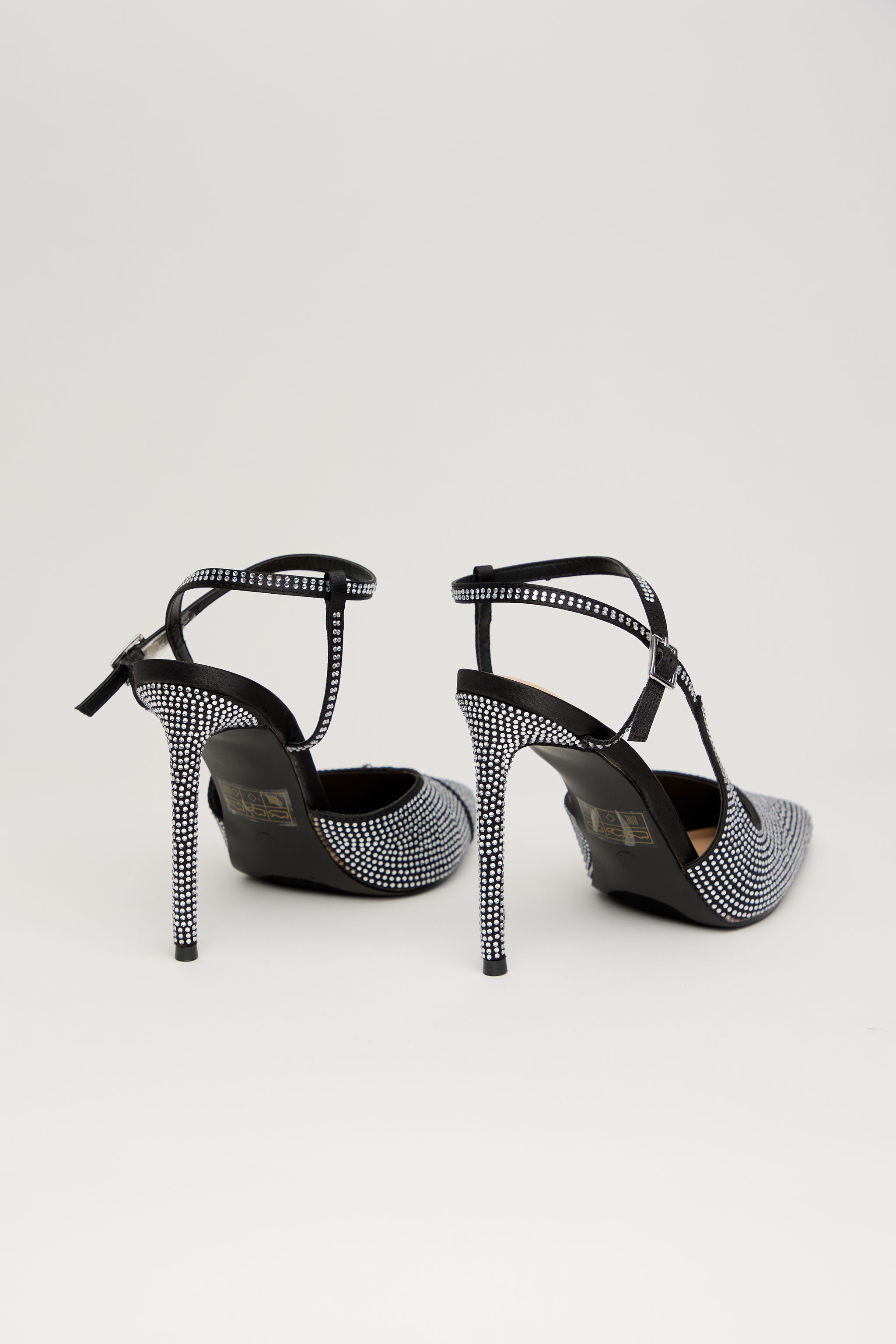 MIDNIGHT SPARK – Tacón Alto Negro con Pedrería
