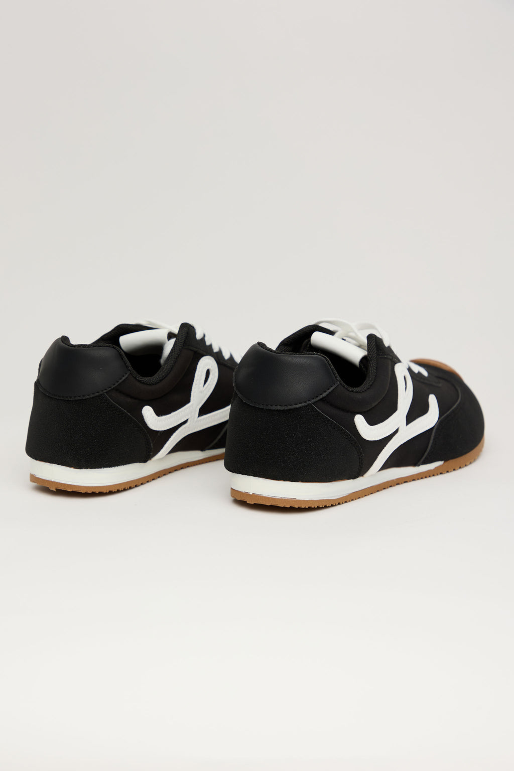 URBAN CORE – Sneaker Casual en Negro