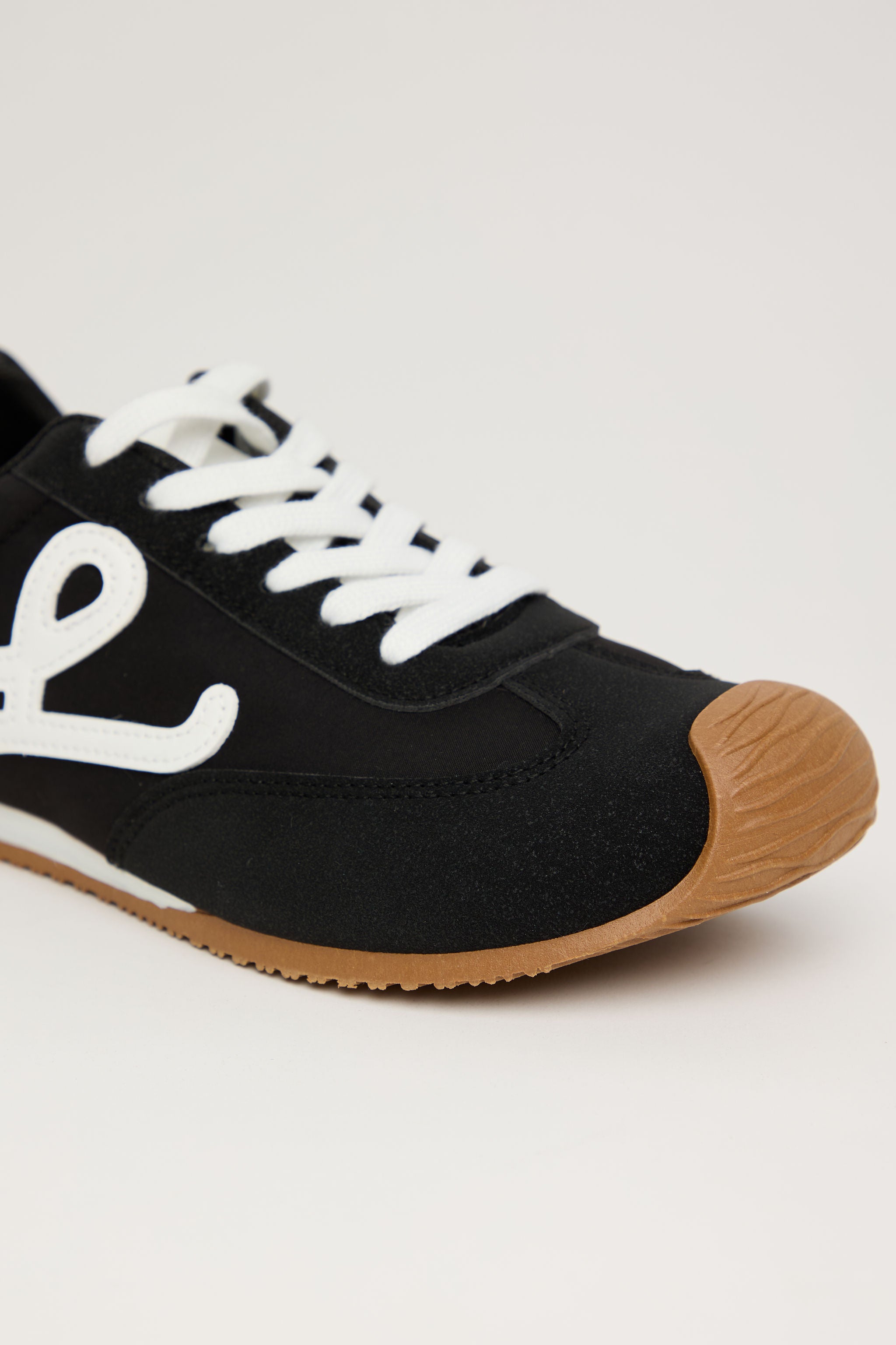 URBAN CORE – Sneaker Casual en Negro
