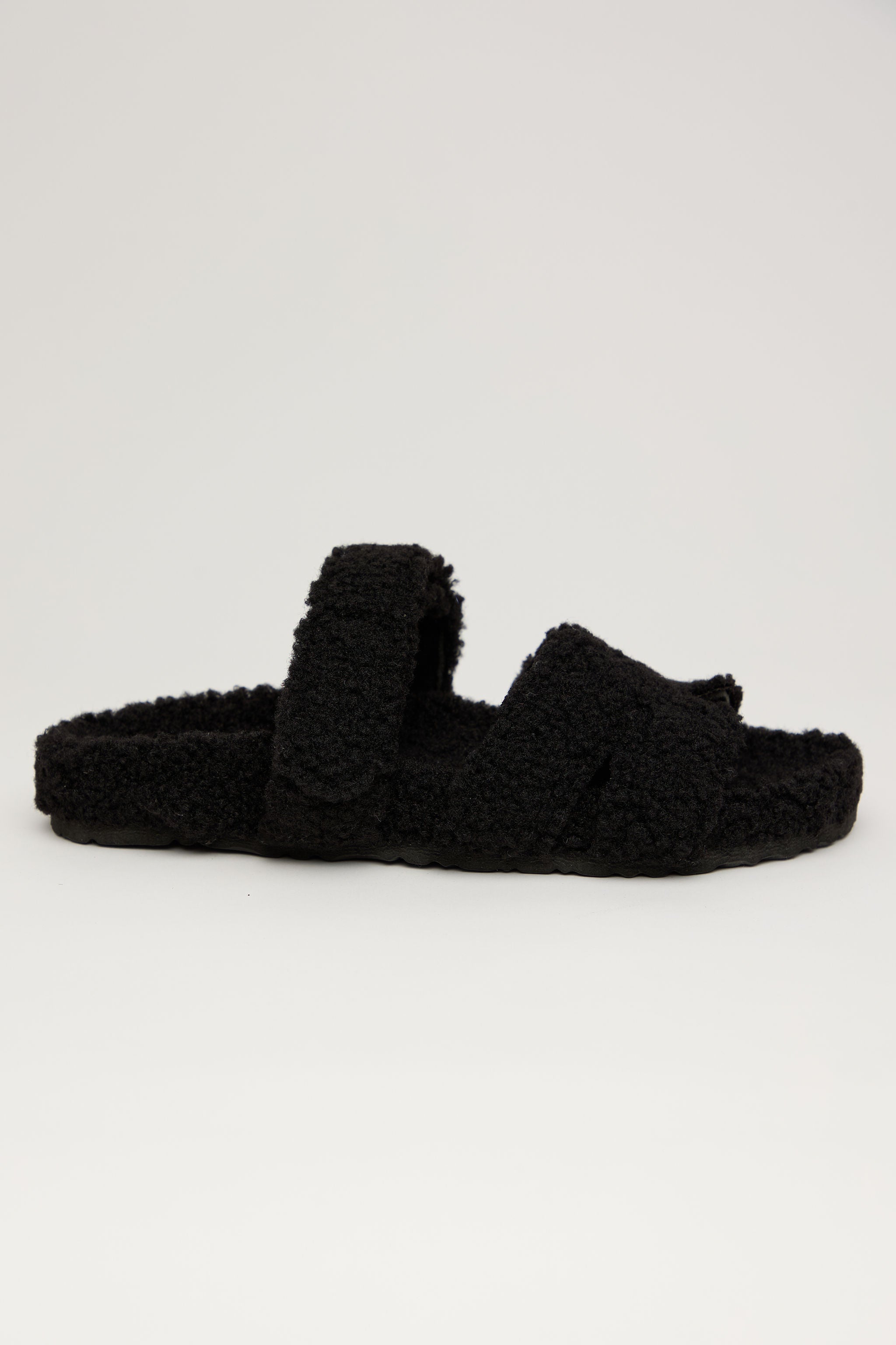 COZY NIGHT – Sandalia Peluche Negra