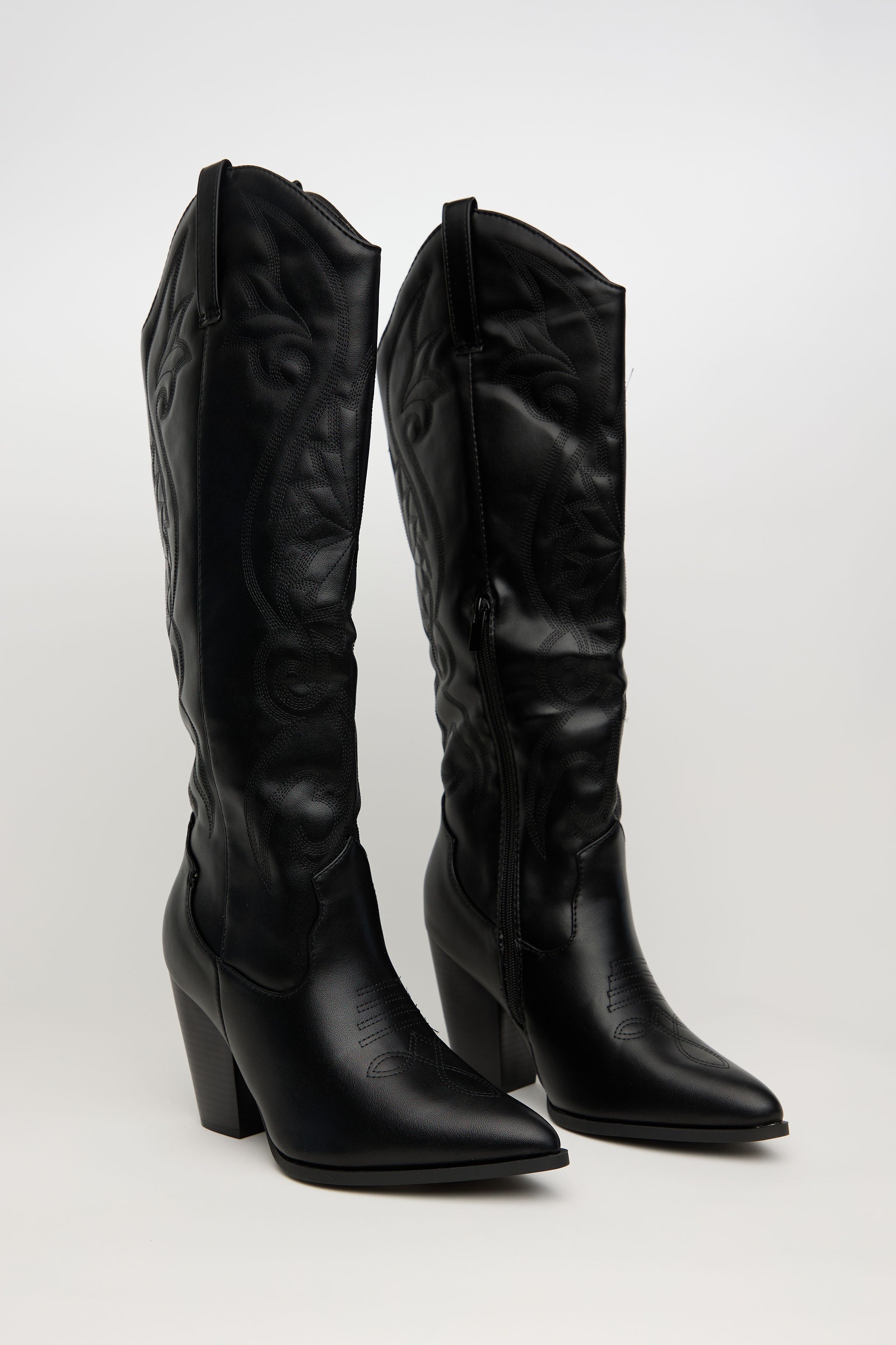 COWGIRL NOIR – Bota Western Negra Tacón Medio