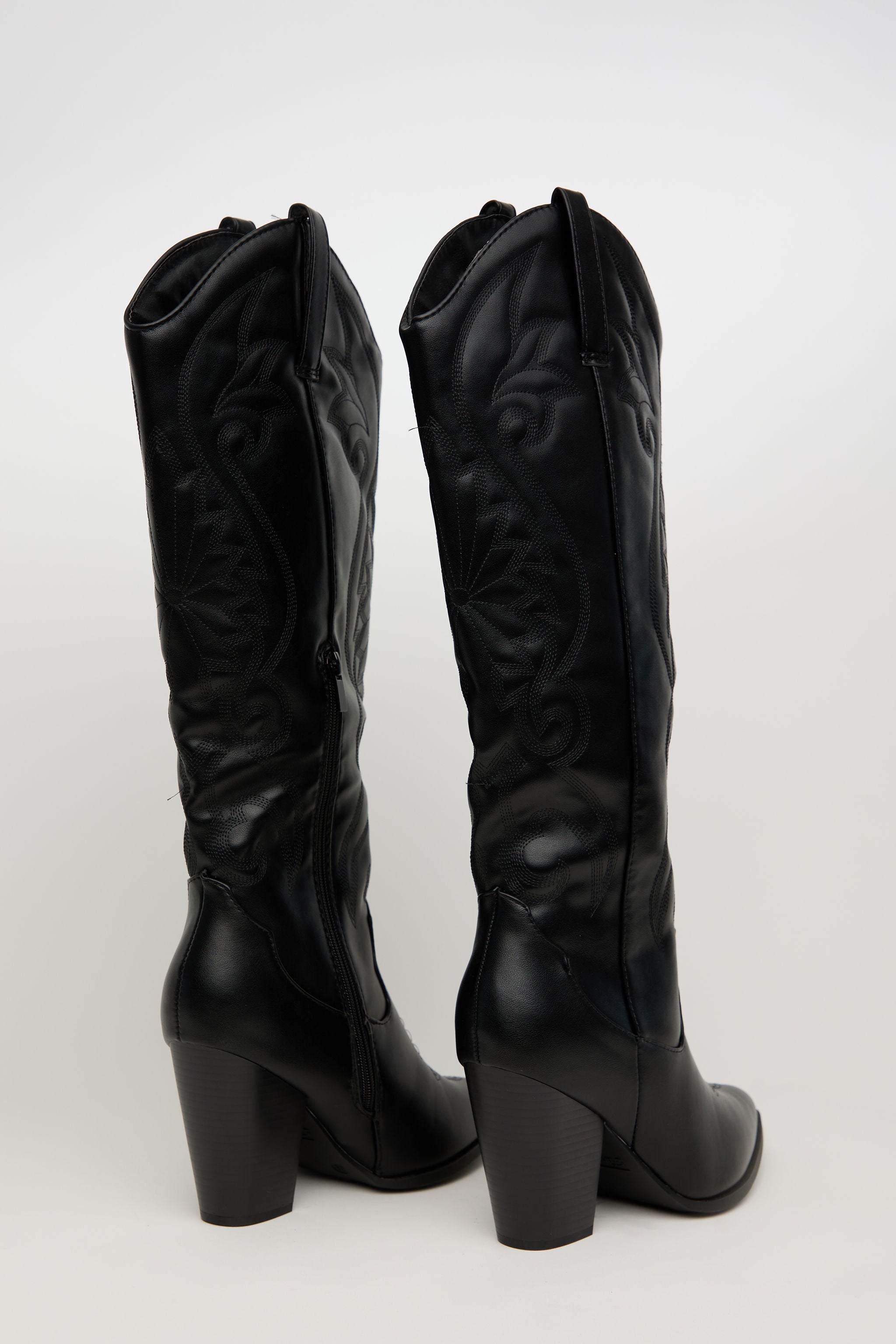 COWGIRL NOIR – Bota Western Negra Tacón Medio
