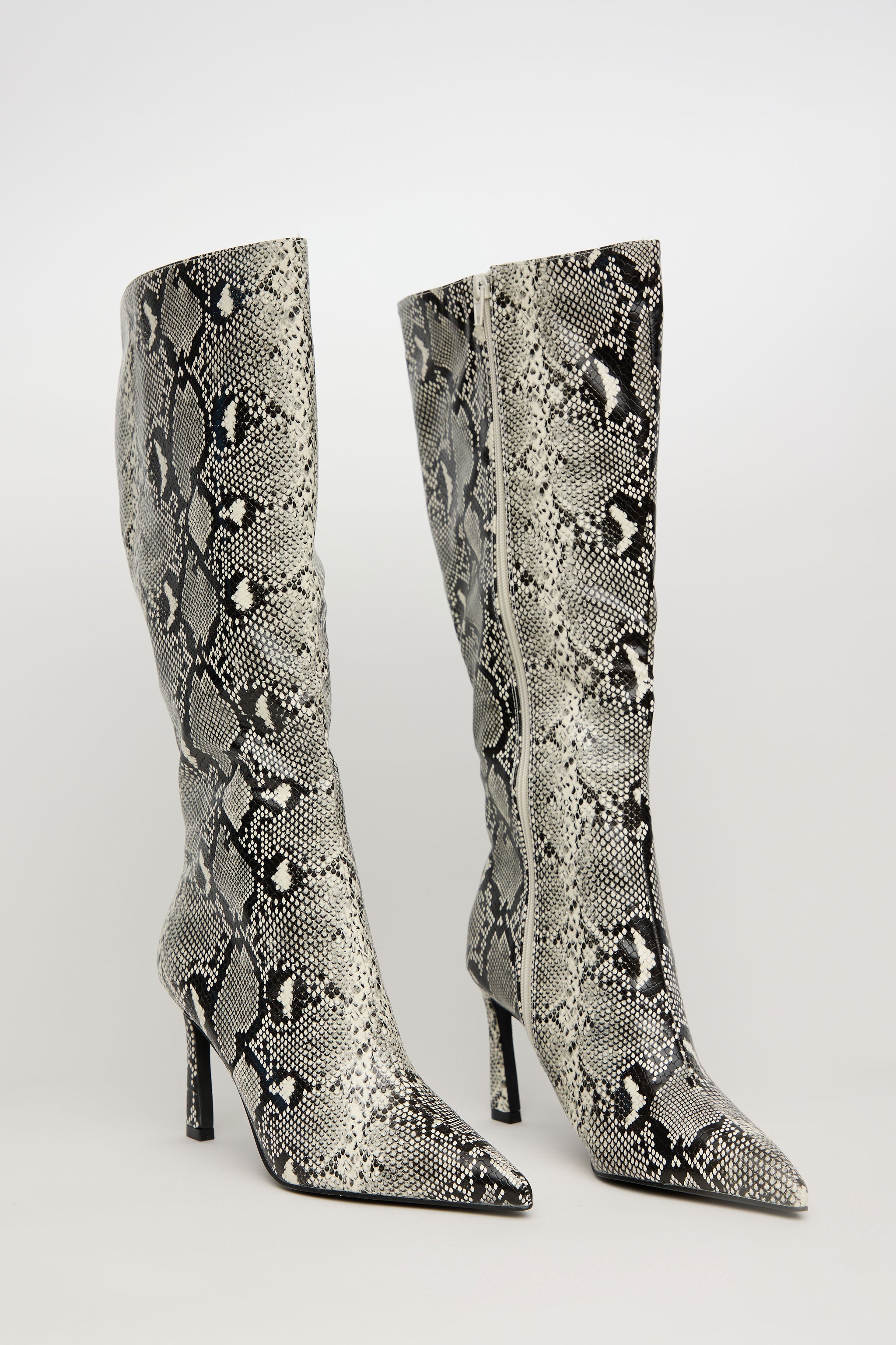 SNAKE QUEEN – Bota Alta Tacón con Print Animal