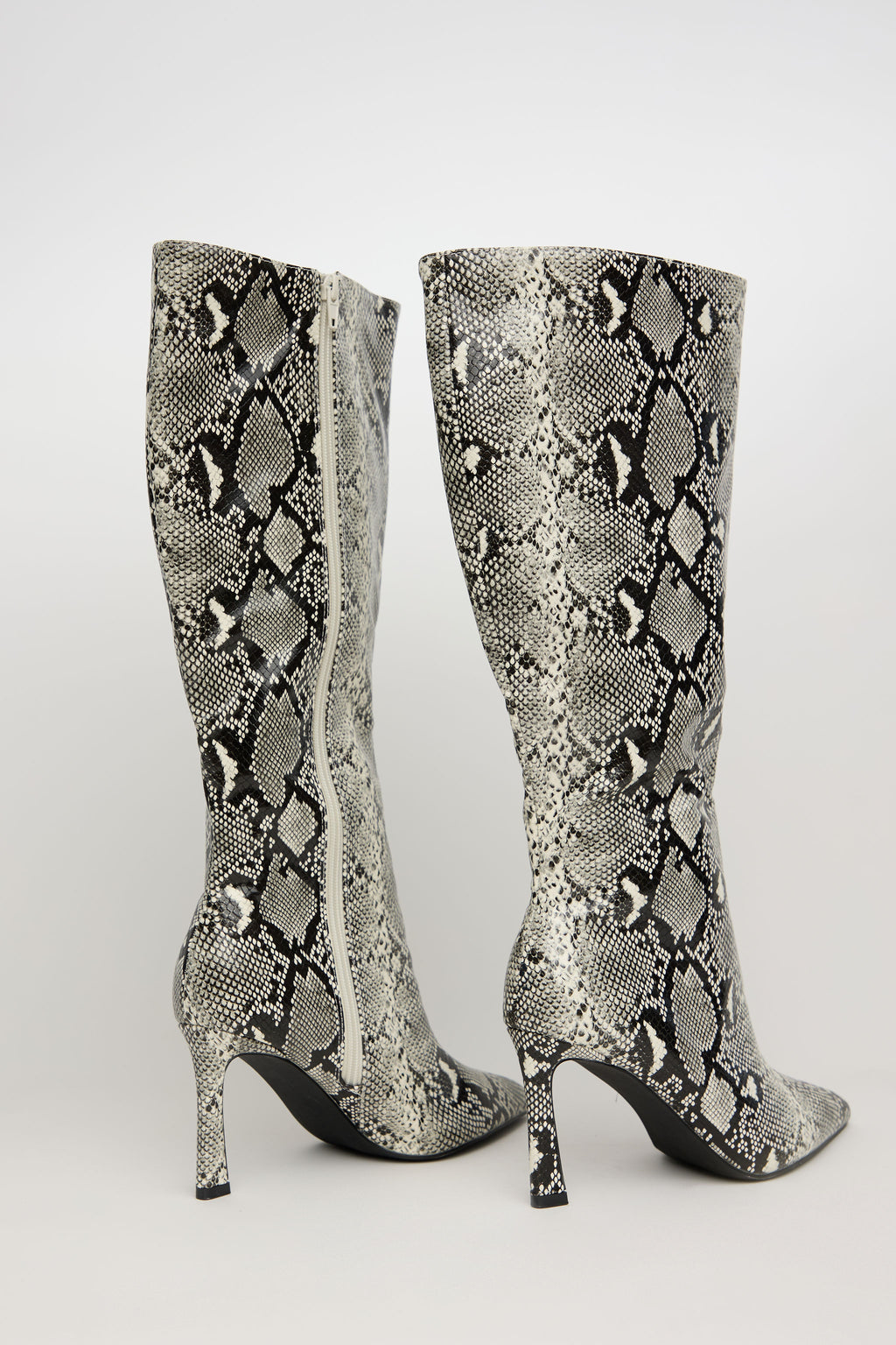 SNAKE QUEEN – Bota Alta Tacón con Print Animal