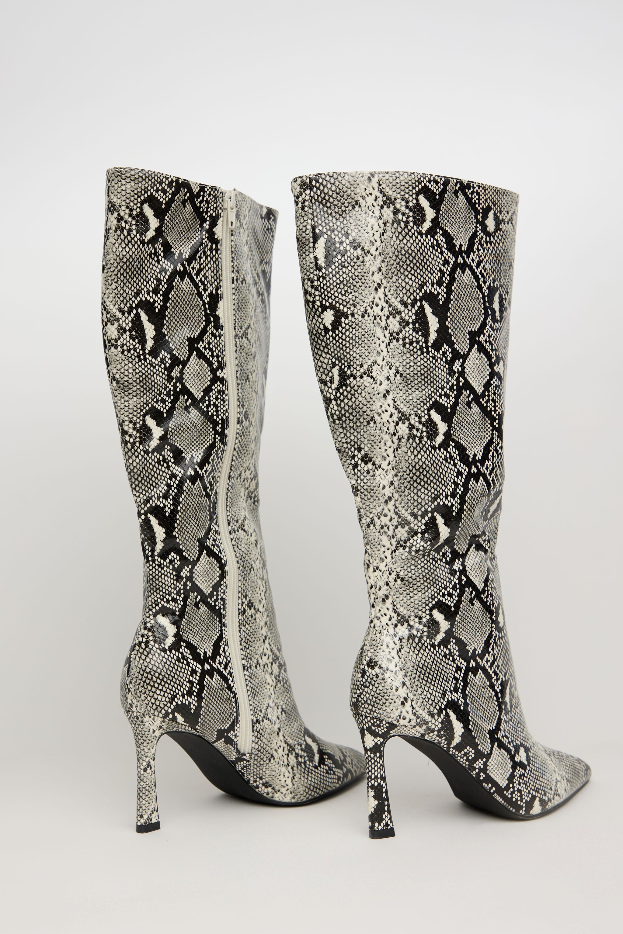 SNAKE QUEEN – Bota Alta Tacón con Print Animal